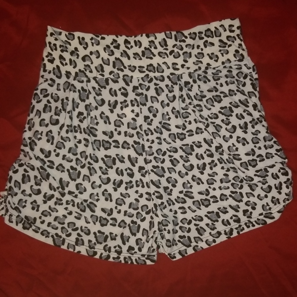 Leopard Shorts - Picture 3 of 4
